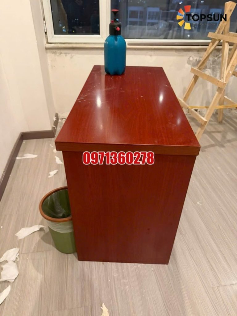 Bàn văn phòng trước khi dán phim nội thất